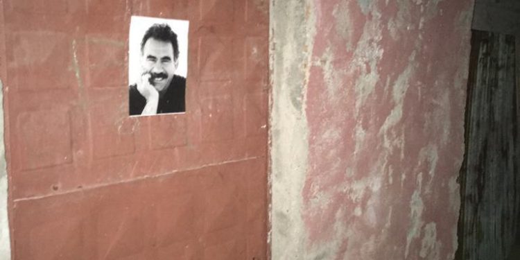 Amed sokakları Halklar Önderi Öcalan’ın posterleri ile donatıldı