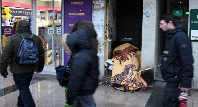 Ak Saray alttan ısıtılırken, vatandaş soğuktan can veriyor