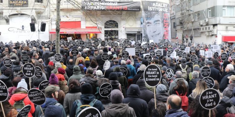 Hrant Dink vurulduğu yerde anıldı