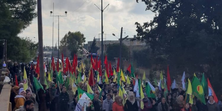 Dirbêsiyê gençliği tecride karşı yürüdü