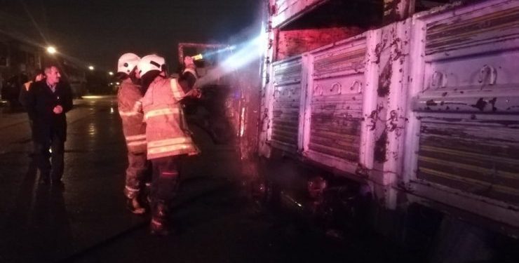 SON DAKİKA – İzmir ve İstanbul’da eylemler: 5 araç ve 2 kamyon ateşe verildi