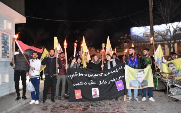 Silêmanî’de gençlerden 15 Şubat komplosuna karşı meşaleli yürüyüş