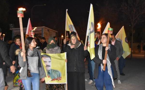 Silêmanî’de gençlerden 15 Şubat komplosuna karşı meşaleli yürüyüş