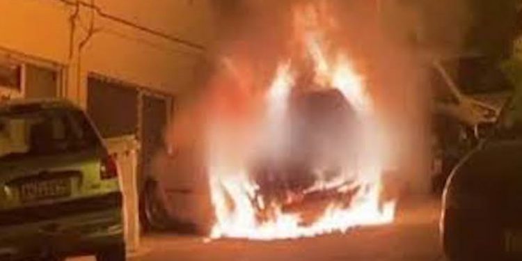 SON DAKİKA – İntikam Birimi İstanbul’da AKP’liye ait bir aracı ateşe verdi