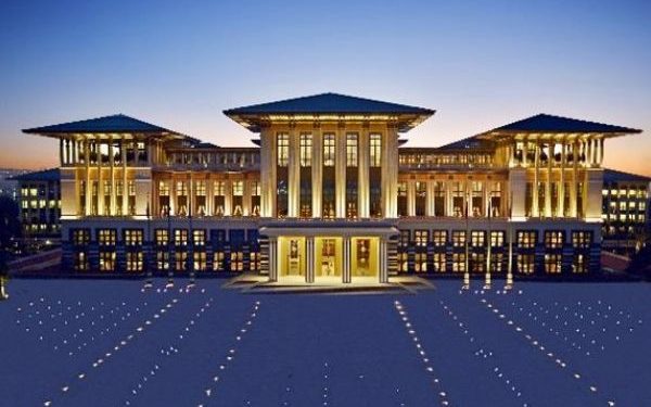 İdlib’de onlarca ölü, Beştepe’de toplantı