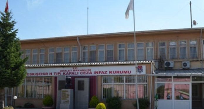 Eskişehir Cezaevi’nde faşist özel harekat polisleriyle arama!