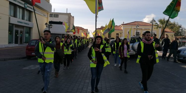 Yunanistan’da gençlerin uzun yürüyüşü başladı