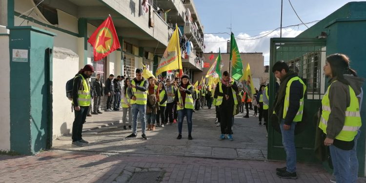 Yunanistan’da gençlerin uzun yürüyüşü başladı