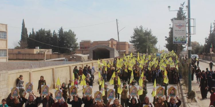 Dirbêsiyê’de binler Halklar Önderi Öcalan için yürüdü
