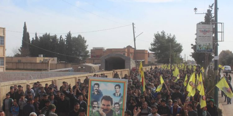 Dirbêsiyê’de binler Halklar Önderi Öcalan için yürüdü