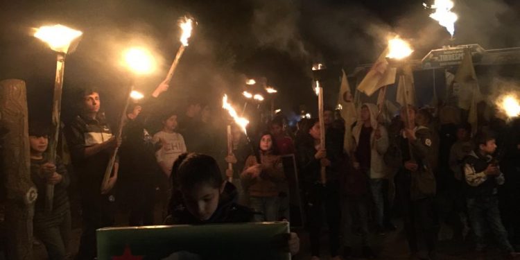 Tirbespiyê gençliğinden meşaleli yürüyüş