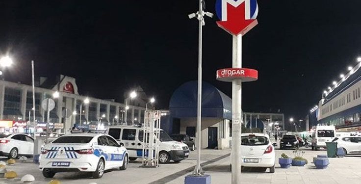 Polisten aldığı silahla polisi vurdu