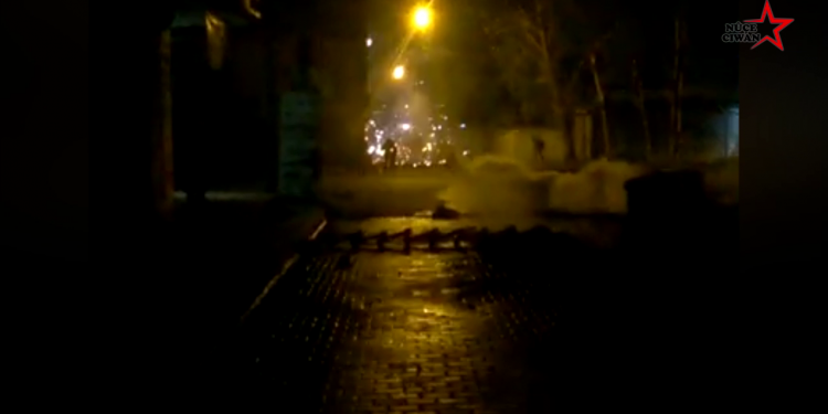 SON DAKİKA – İntikam Birimi yol kapatıp işgalci Türk polisi ile çatıştı