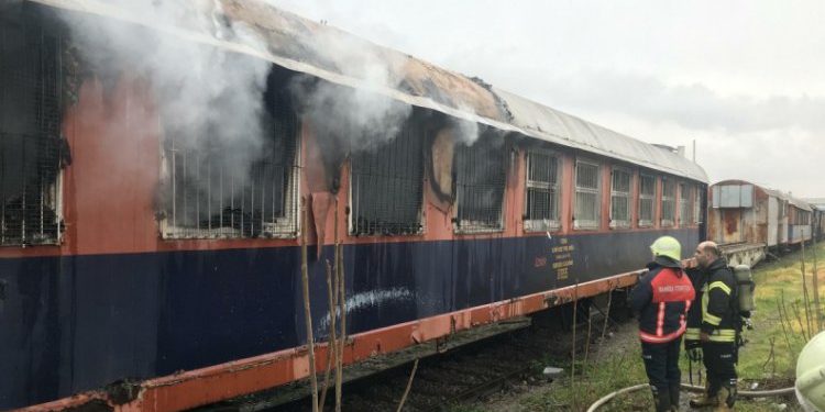 SON DAKİKA – Ateşin Çocukları İnisiyatifi: 6 araç, 1 otel ve tren vagonları ateşe verildi
