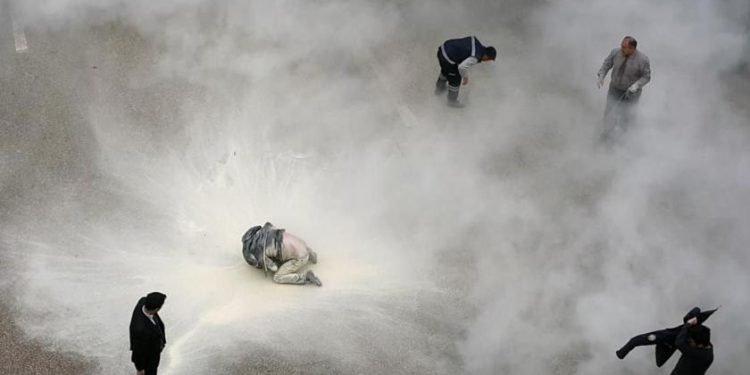 Kendinizi değil faşizmi yakın!