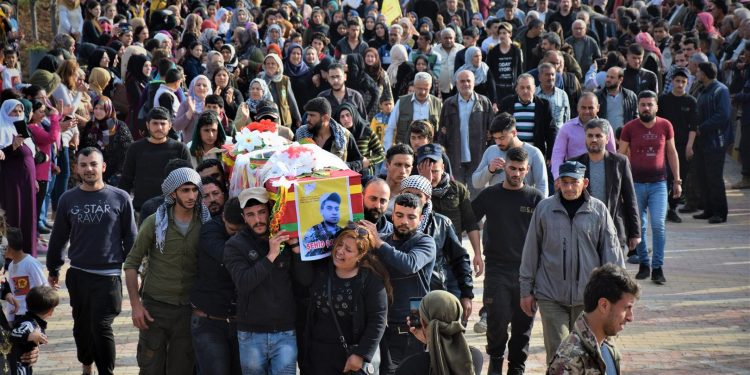 QSD savaşçısı şehit Egîd Qamişlo’da sonsuzluğa uğurlandı