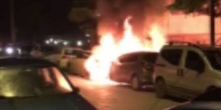 SON DAKİKA – İntikam Birimleri 3 aracı ateşe verdi