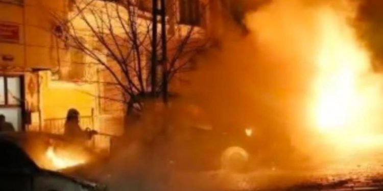 SON DAKİKA – İntikam Birimleri İstanbul’da 9 aracı ateş verdi