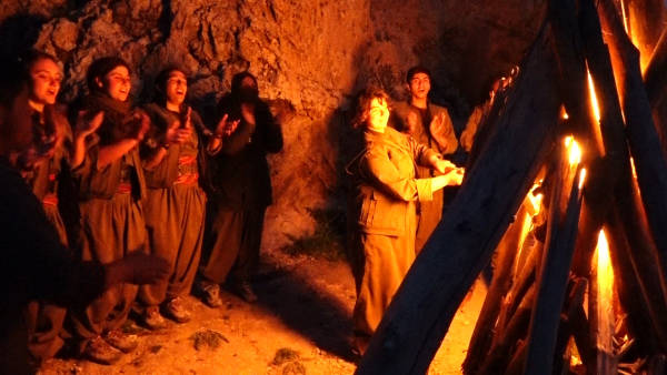 Gerilla alanlarında Newroz ateşi yakıldı