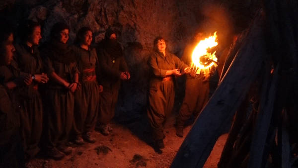 Gerilla alanlarında Newroz ateşi yakıldı