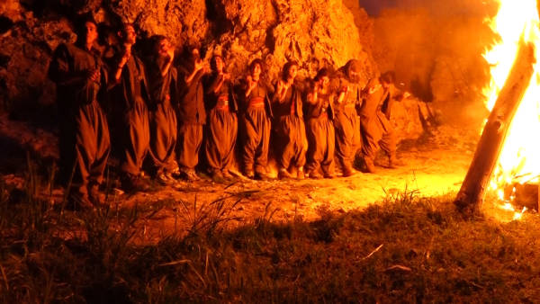 Gerilla alanlarında Newroz ateşi yakıldı