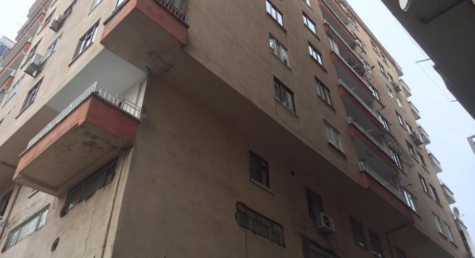 Amed’de bir bina Kovid-19 şüphesiyle karantina altına alındı