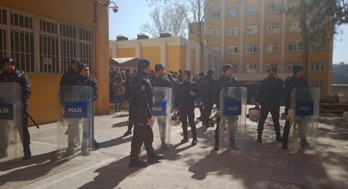 Faşist polis DTCF’de 5 öğrenciyi gözaltına aldı!