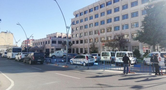 AKP/MHP faşist iktidarı 4 belediyeye kayyım atadı!