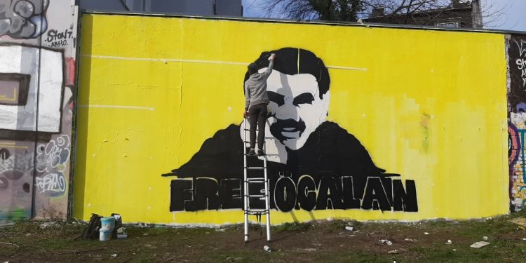 Mönchengladbach’da sanatsal çalışma: Halklar Önderi Öcalan’ın yüzü duvara çizildi