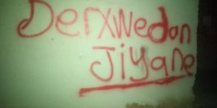 Siyasi tutsaklar için duvar yazılama çalışması