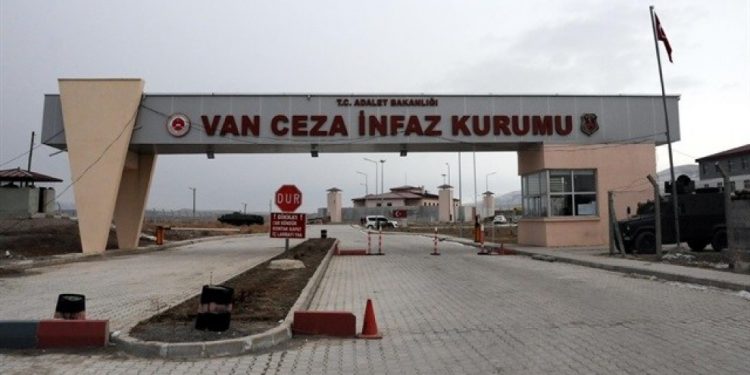 Tutsaklar: Saldırıya uğruyoruz, can güvenliğimiz yok!