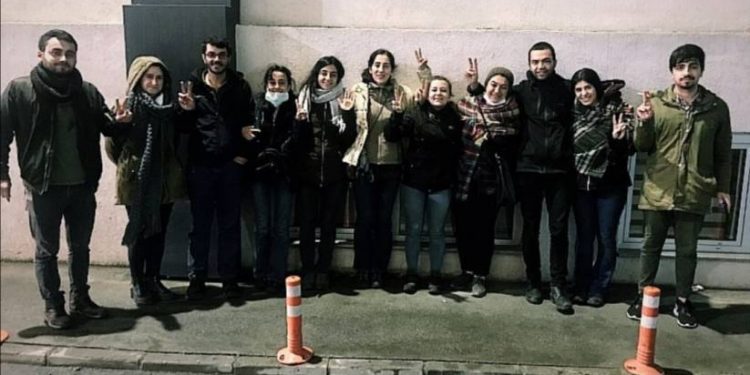 Faşizm insanlık kılıfına sığmıyor