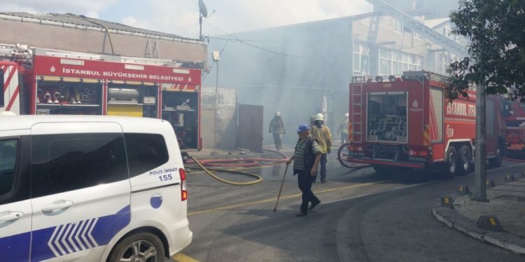 İstanbul’da AKP’lilere ait şirket binası ateşe verildi