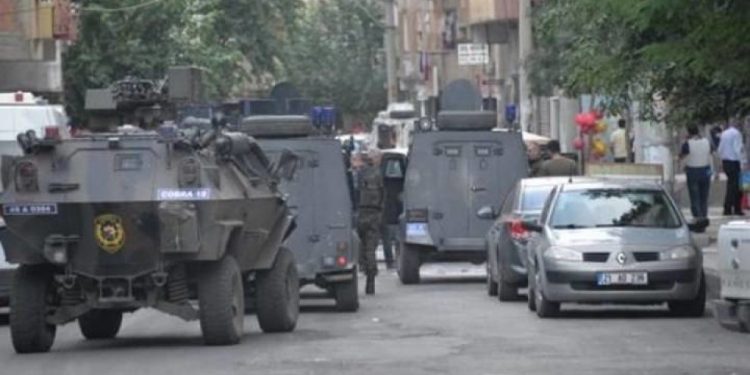 Faşist AKP iktidarının siyasi soykırım operasyonu: Kürt siyasetçiler gözaltında!