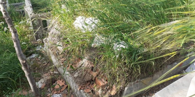 İşgalciler Hezêx’te şehitliğe saldırdı!