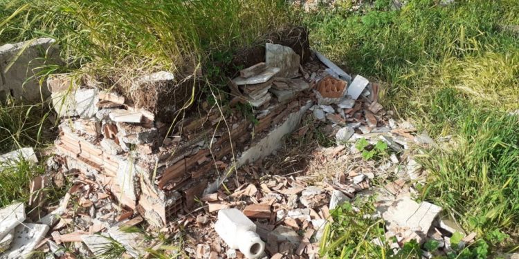 İşgalciler Hezêx’te şehitliğe saldırdı!