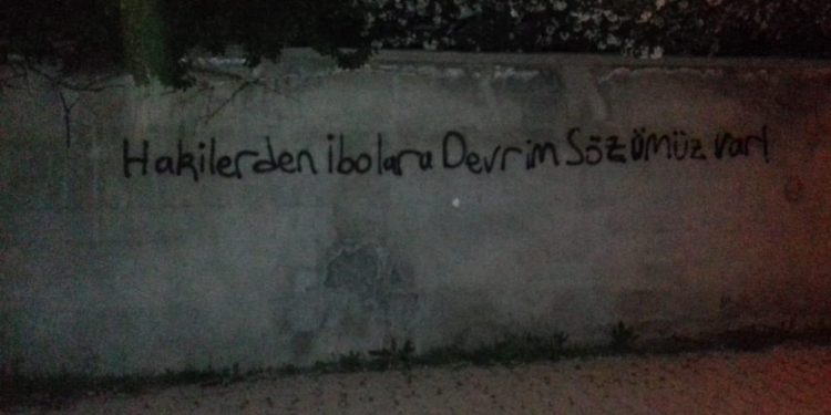 HDP’li gençlerden “Mayıs Ayı şehitleri” anısına duvar yazılama çalışması