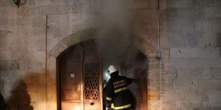 SON DAKİKA – İstanbul, Bursa ve Kırklareli’de 3 yer ateşe verildi