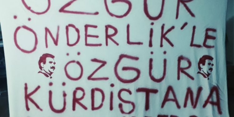Jinên Tîrêjên Roje İnisiyatifinden pankart ve duvar yazılama çalışması