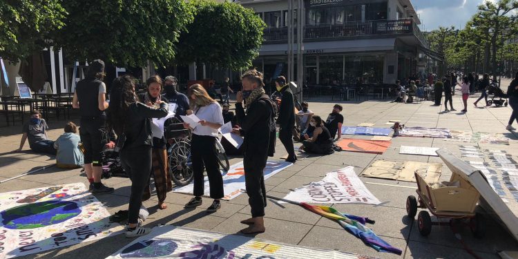 JXK ve YXK’den Mainz’de açlık grevindeki aktivistlere ziyaret