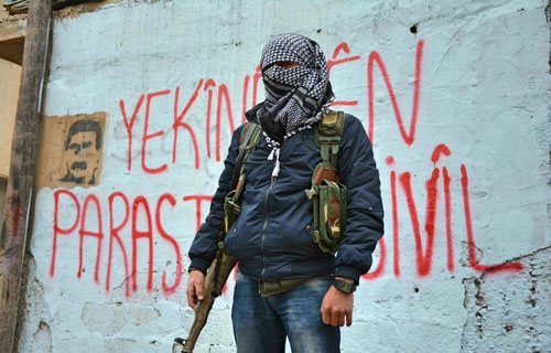 YPS’den eylemler: Amed’de polis karakolu vuruldu, işbirlikçiye ait tır imha edildi