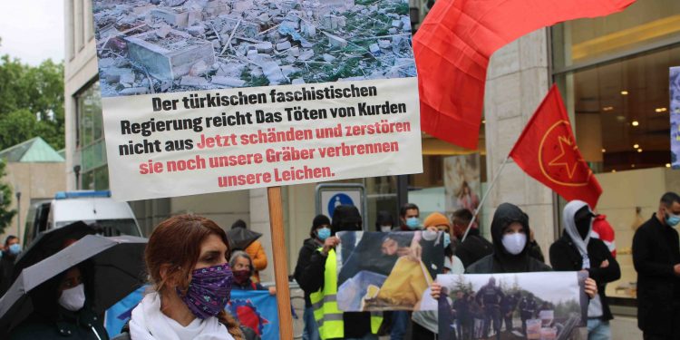 Faşist Türk devletinin Kürt halkının değerlerine yaptığı saygısızlık Stuttgart’ta protesto edildi