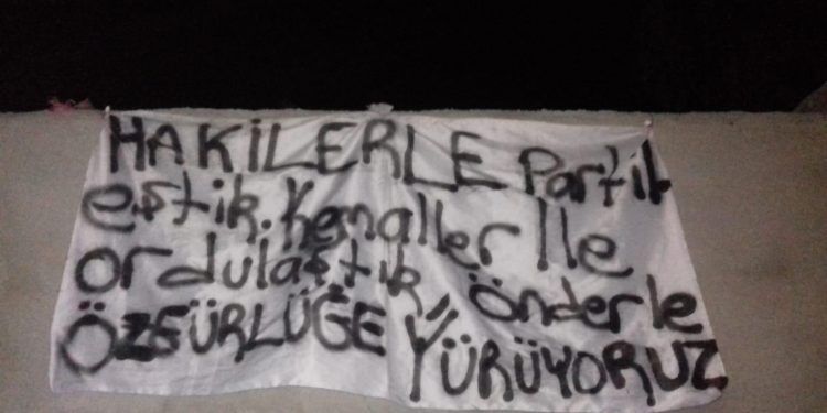 Wan gençliğinden Haki Karer anısına pankart