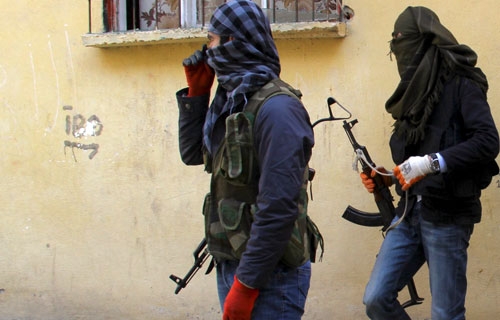 SON DAKİKA – YPS, Amed’de işgalci Türk polislerini vurdu