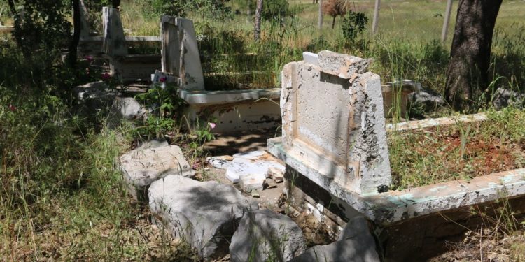 Alçak TC askeri Lice’de mezarlara saldırdı!