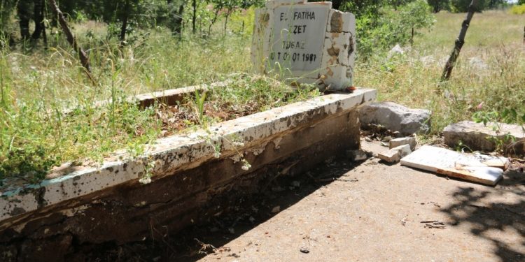 Alçak TC askeri Lice’de mezarlara saldırdı!