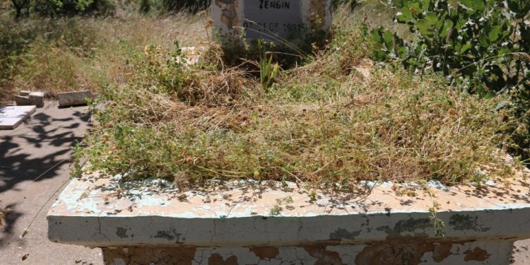 Alçak TC askeri Lice’de mezarlara saldırdı!