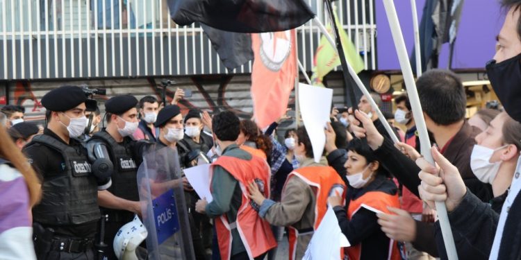 Faşist polis şiddetini protesto eden gençlere saldırı ve gözaltı