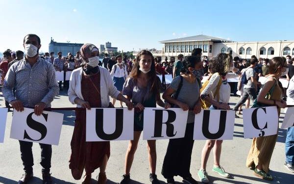 Gençler, Suruç için adalet zinciri oluşturdu