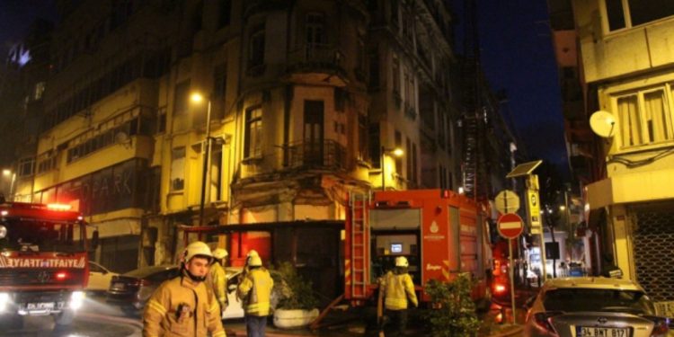 Ateşin Çocukları İnisiyatifi üç bina, bir fabrika ve iki aracı yaktı!